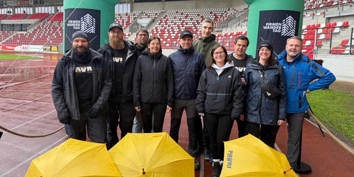 Gemeinsam durch Regen und Matsch: PAARI Firmenwandertag 2026
